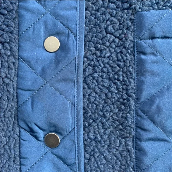 Northern Reflections Navy Quilted Sherpa Vest - Picture 7 of 17